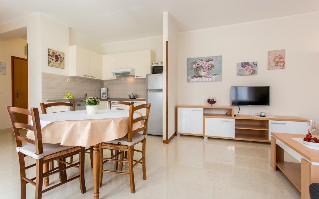 Apartments Dujmovic Ivo 1 バスカ エクステリア 写真