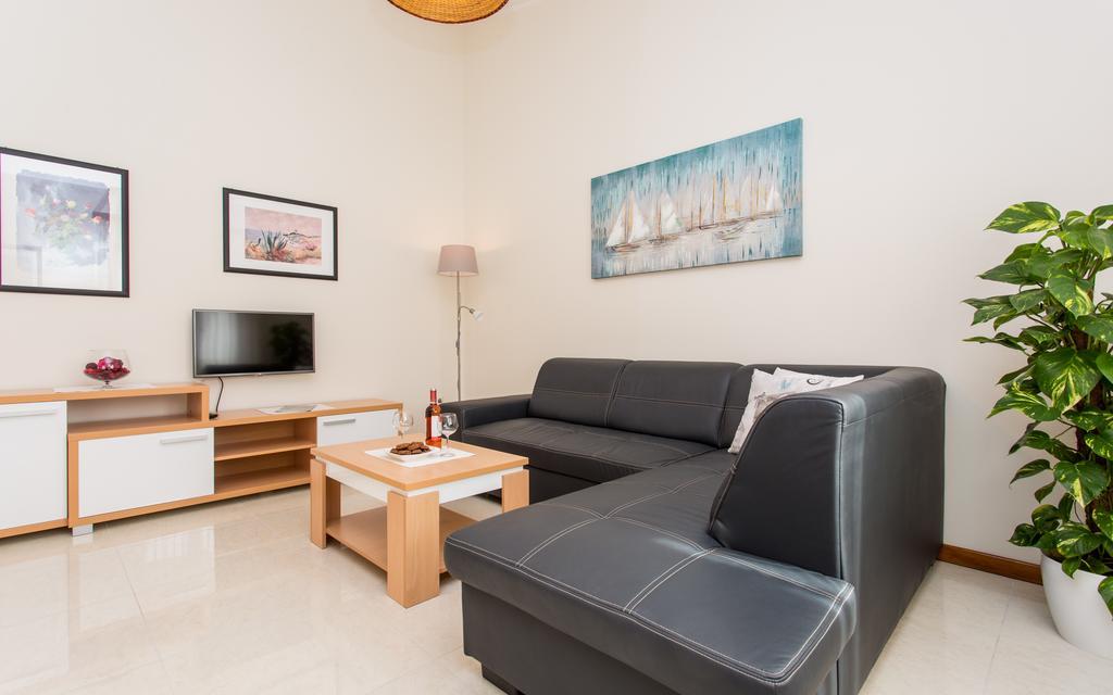 Apartments Dujmovic Ivo 1 バスカ エクステリア 写真